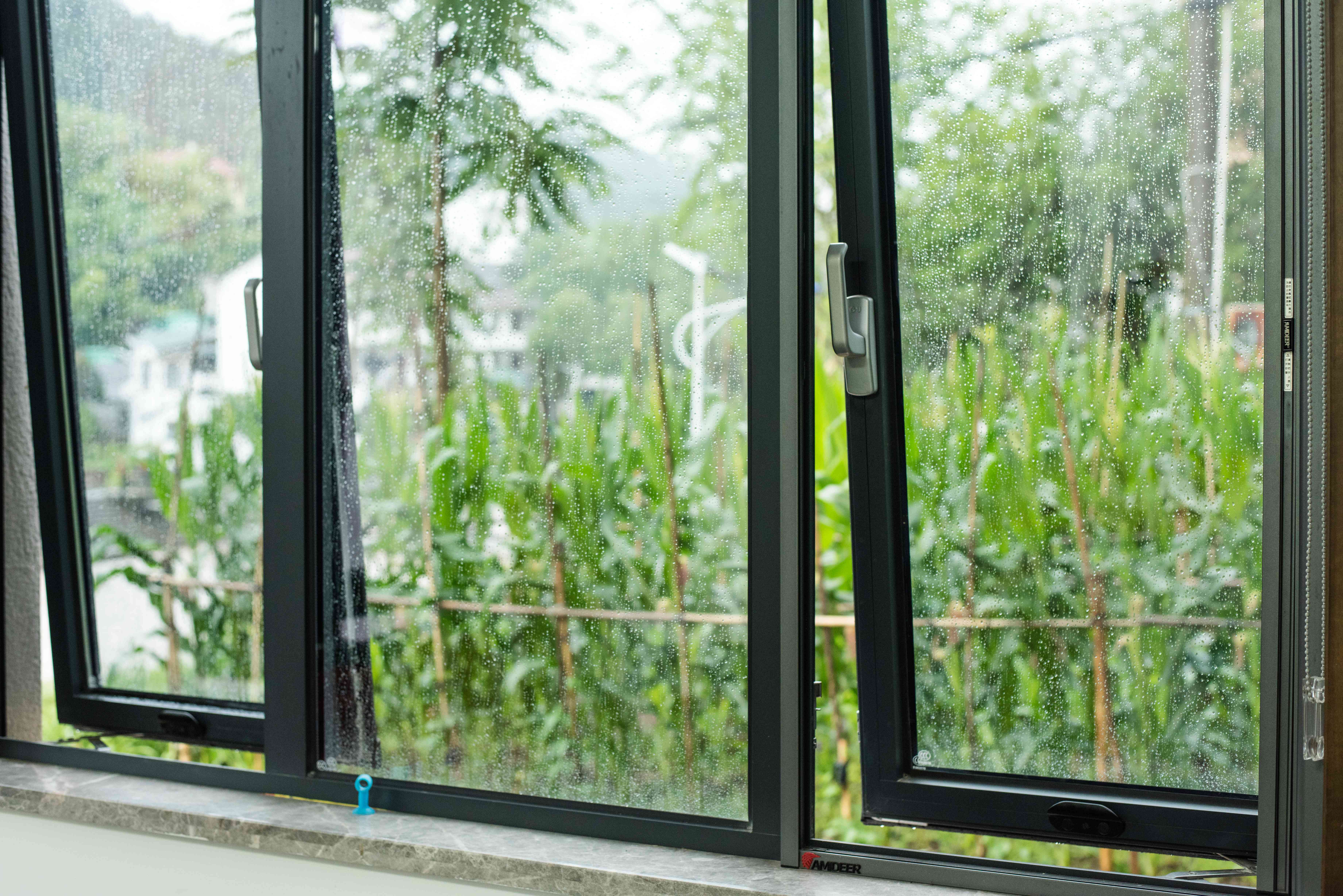 Puertas y ventanas de aleación de aluminio RG65 para viviendas modernas. Personalización de fábrica de puertas y ventanas de aluminio.