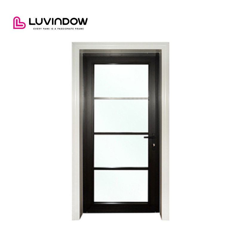Puertas de entrada de aluminio con aislamiento térmico y cerradura inteligente para villas residenciales modernas.
