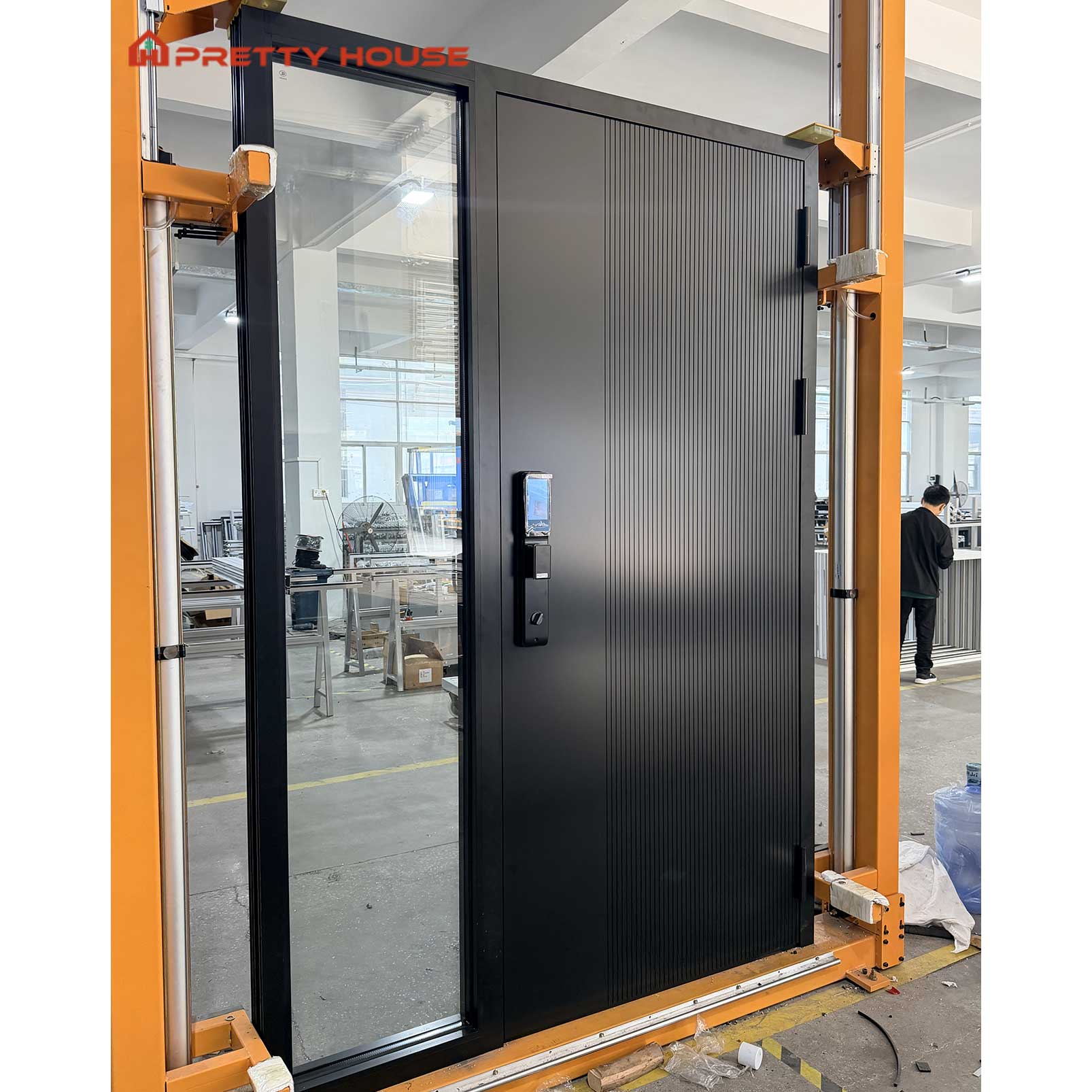 Puerta pivotante exterior personalizada Prettyhouse, puerta de entrada de aluminio de lujo con seguridad, puerta de entrada principal moderna con seguridad antirrobo.
