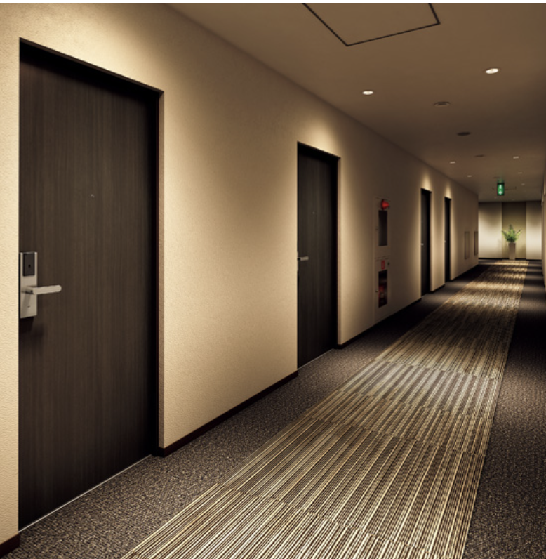 Puerta moderna de acero con clasificación de resistencia al fuego UL Listed 1-3 horas para habitaciones de hotel. Puertas ignífugas para proyectos de apartamentos hoteleros.