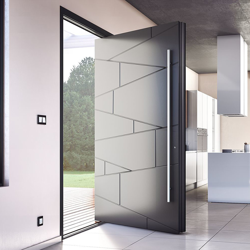 Puertas pivotantes de entrada exterior de gran tamaño, modernas, de madera maciza negra y aluminio.