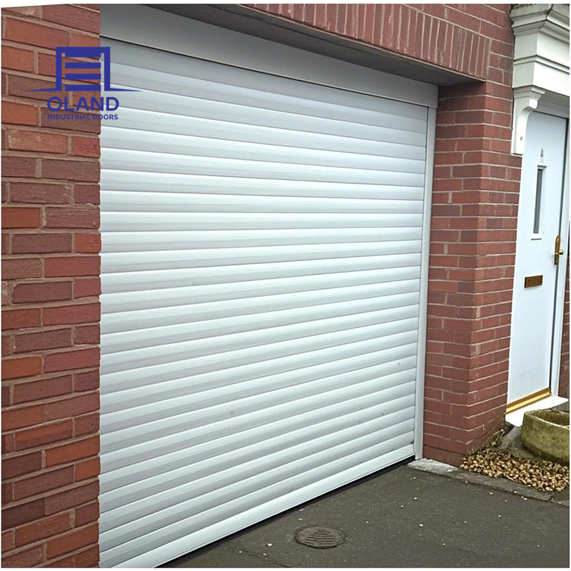Puerta enrollable de aluminio al por mayor con motor eléctrico, diseño resistente al viento para aberturas industriales y comerciales.