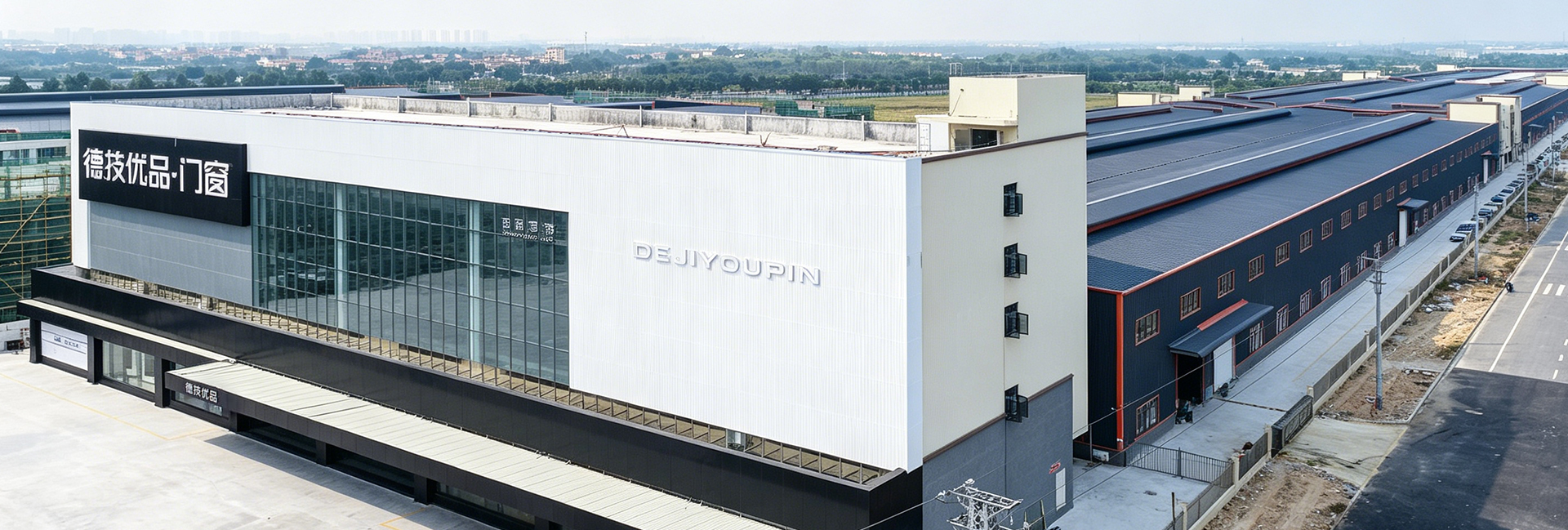 Instalaciones de la fábrica de puertas de aluminio en Foshan