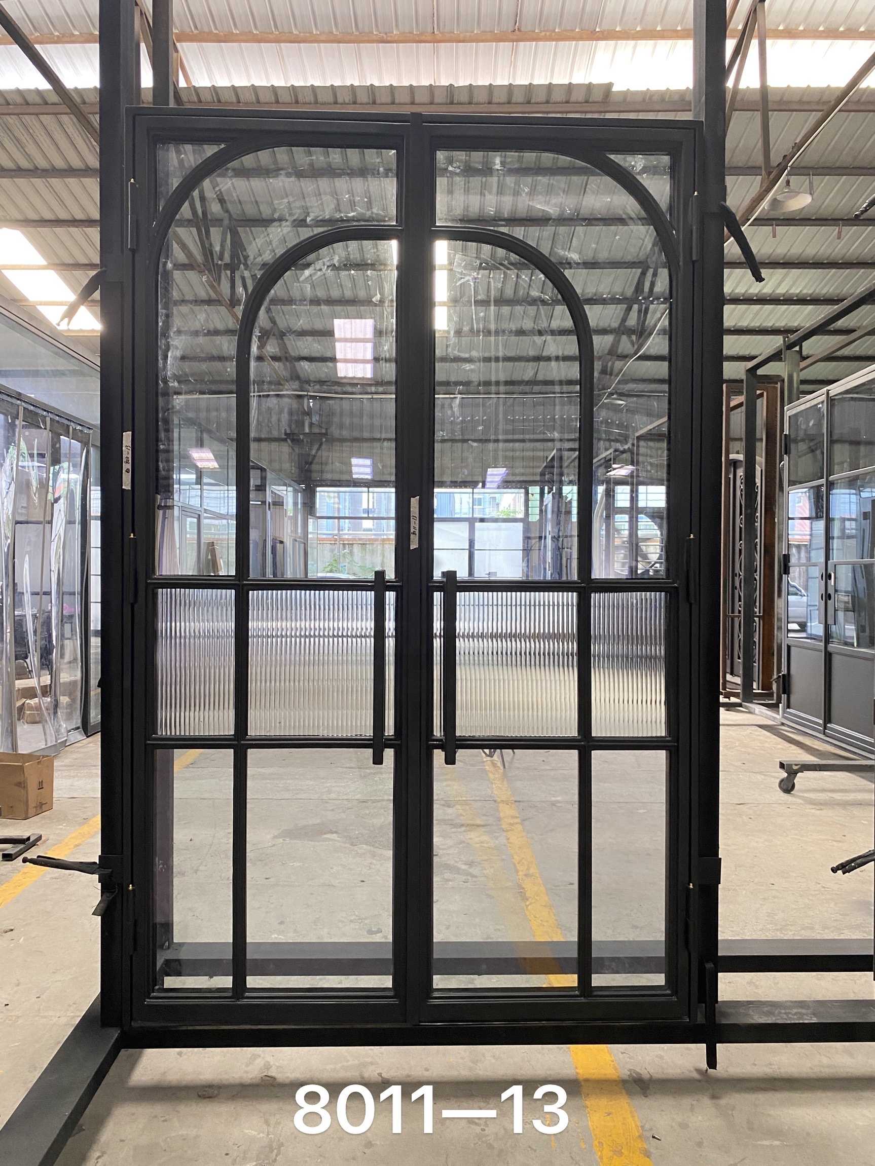 Puertas de entrada francesas batientes de hierro forjado de perfil delgado | Puerta doble de seguridad exterior de acero moderno con acabado negro mate