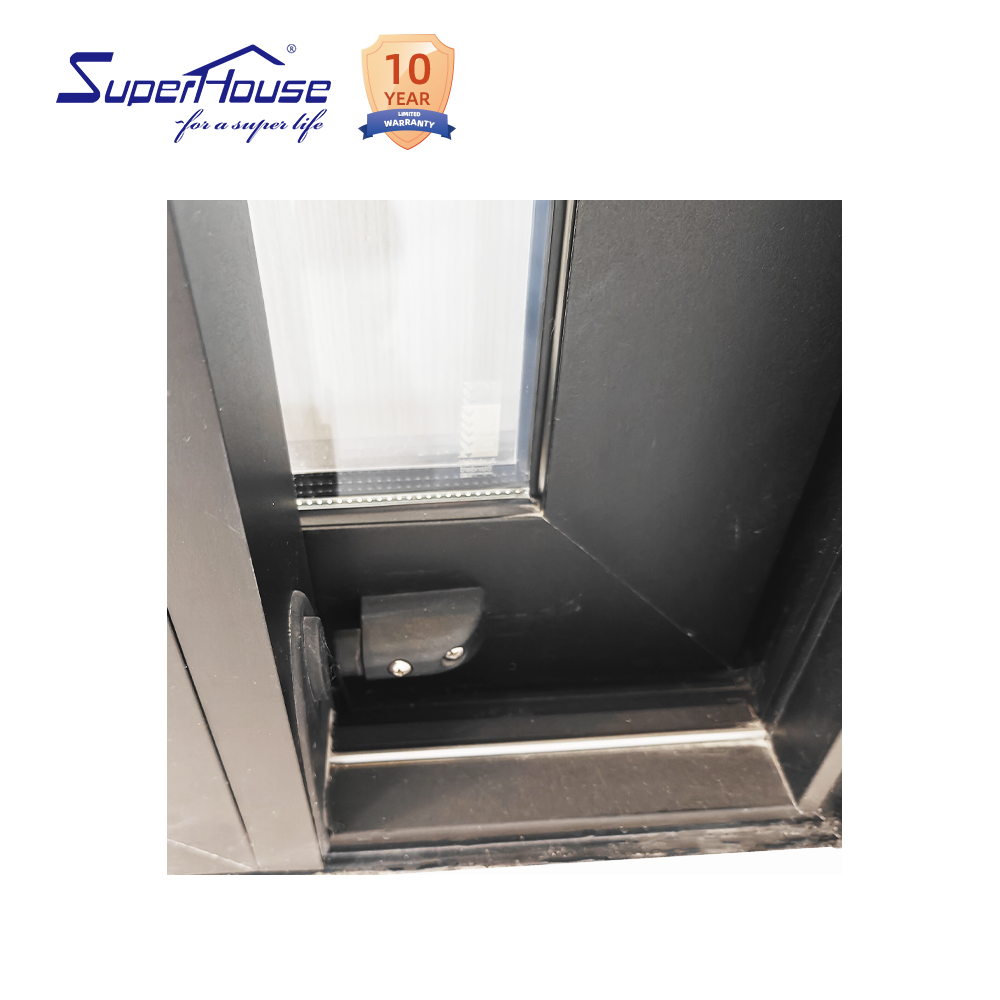 Puerta corredera elevable de aluminio con rotura de puente térmico, doble acristalamiento, resistente a los rayos UV e impermeable, conforme a la normativa de California (Título 24).