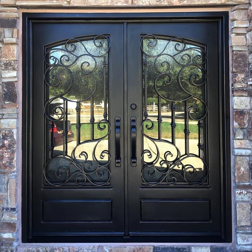 Nueva puerta doble de hierro forjado con aislamiento térmico y burlete para uso exterior (modelo 2026).