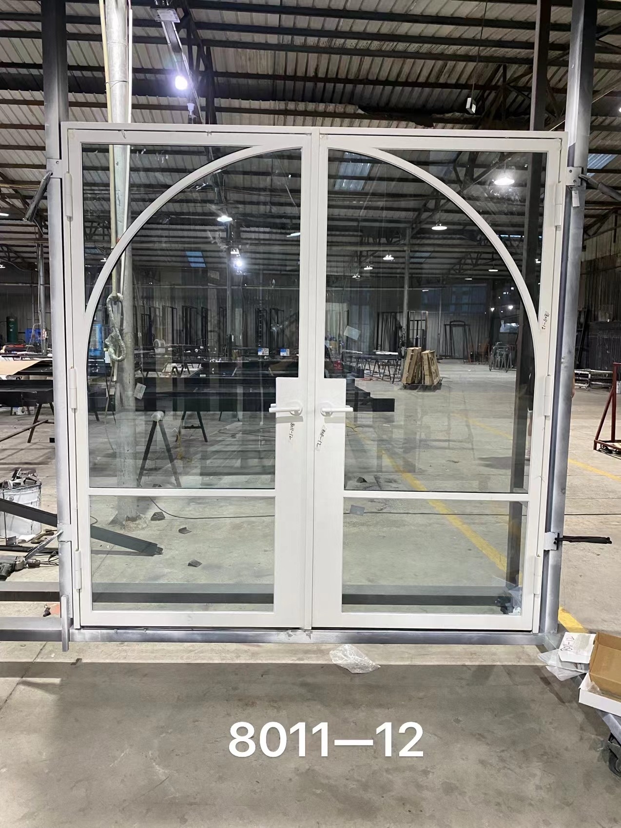 Puertas de entrada francesas batientes de hierro forjado de perfil delgado | Puerta doble de seguridad exterior de acero moderno con acabado negro mate