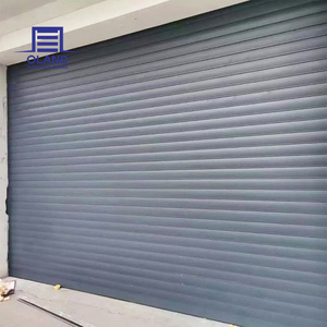 Puerta enrollable de aluminio al por mayor con motor eléctrico, diseño resistente al viento para aberturas industriales y comerciales.