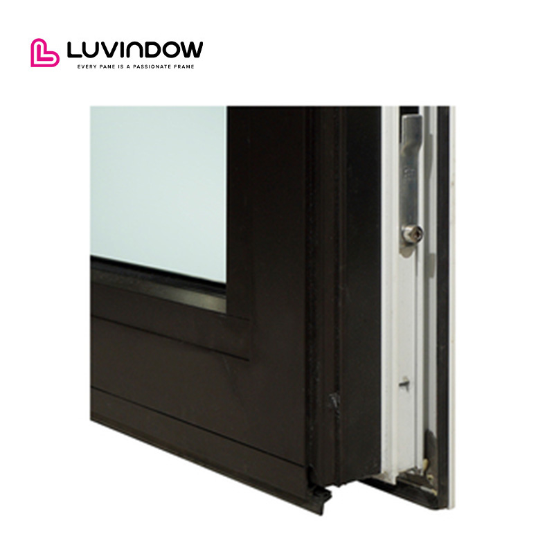 Puertas de entrada de aluminio con aislamiento térmico y cerradura inteligente para villas residenciales modernas.