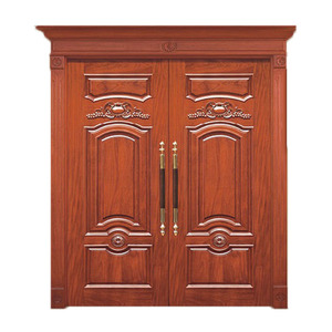 Puertas de entrada dobles de madera maciza de caoba, de estilo tradicional, con apertura manual y superficie acabada, ideales para villas.