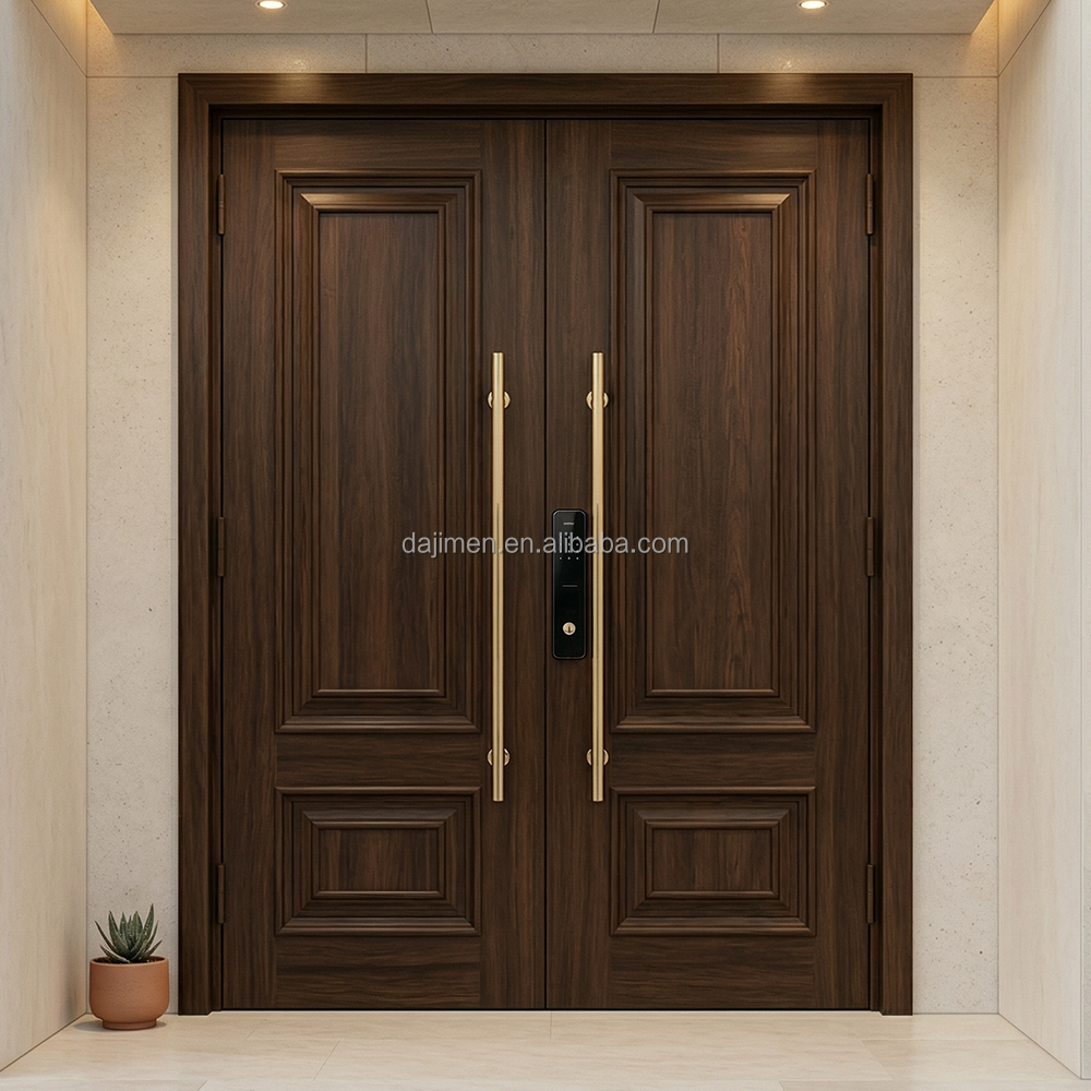 Villa residencial de lujo con entrada de gran tamaño y puerta doble de madera maciza. Puerta de entrada exterior.